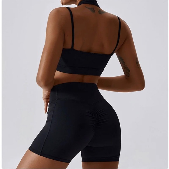 ✨NEW✨ Booty Sculpting Biker Shorts with Pockets - Picture 5 of 6